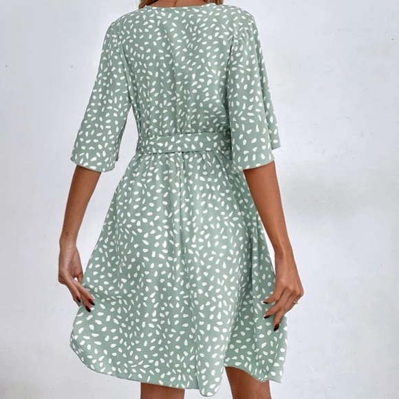 Boho ditsy floral butterfly sleeve belted mini dress - Picture 3 of 6